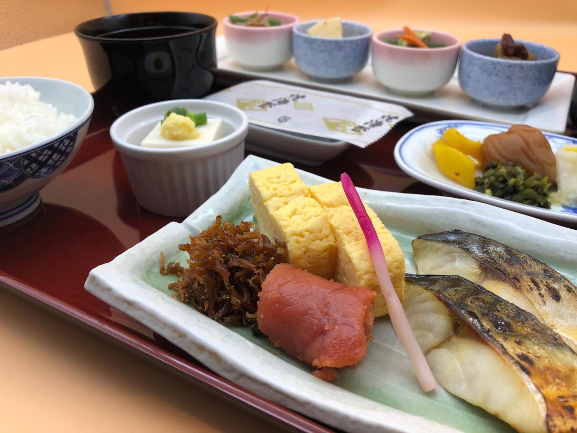 Hotel New Otani Осака Экстерьер фото A Japanese breakfast