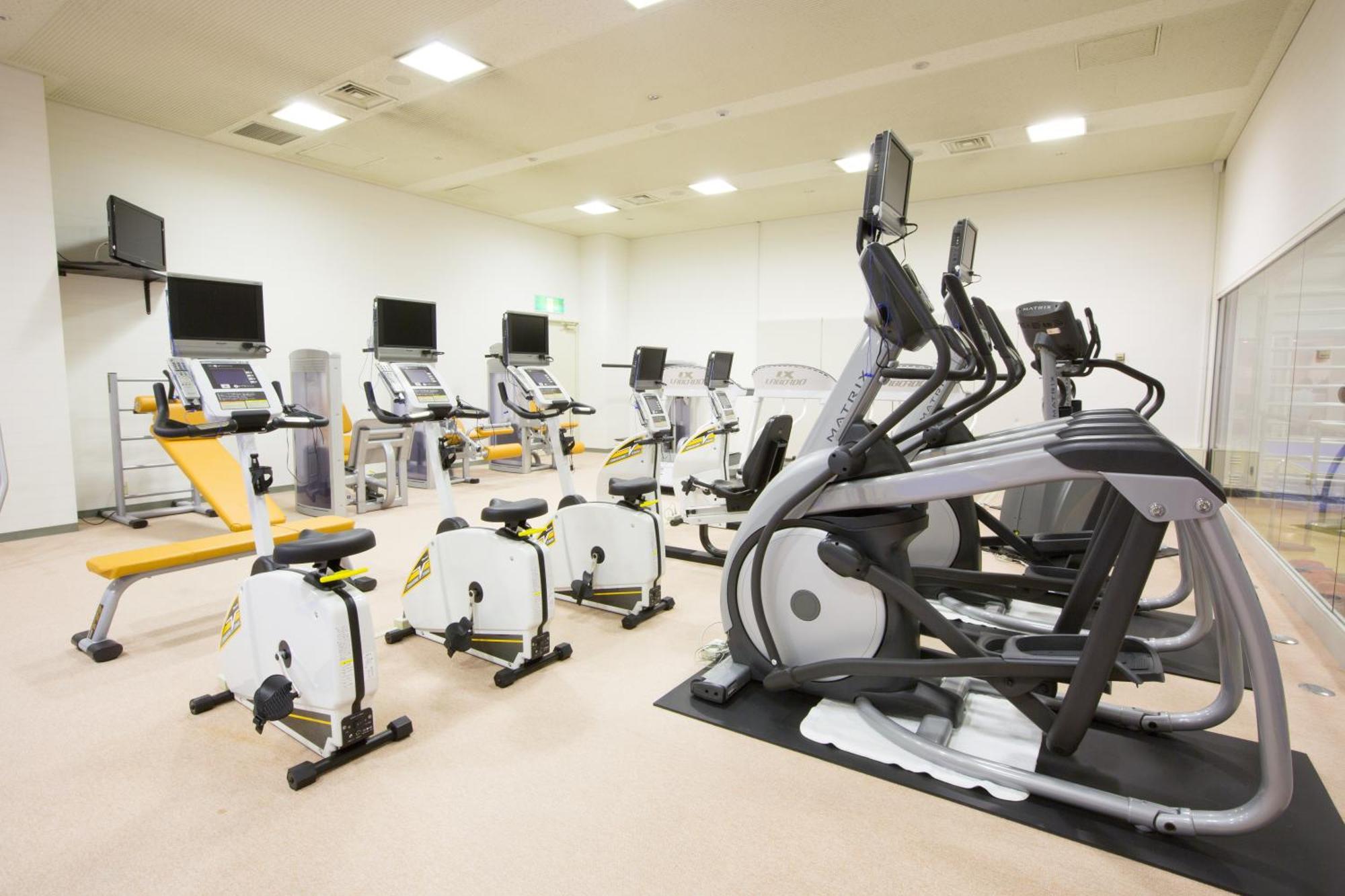 Hotel New Otani Осака Экстерьер фото A typical gym